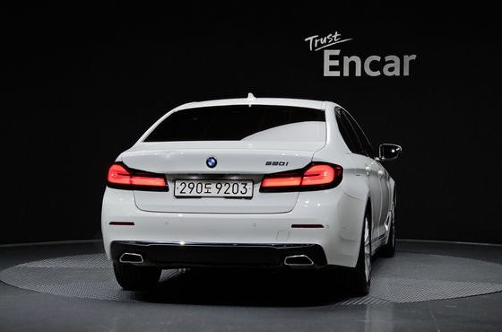 BMW 5-Series 520i Luxury — пробег 21 647 км — фото 4 из 5