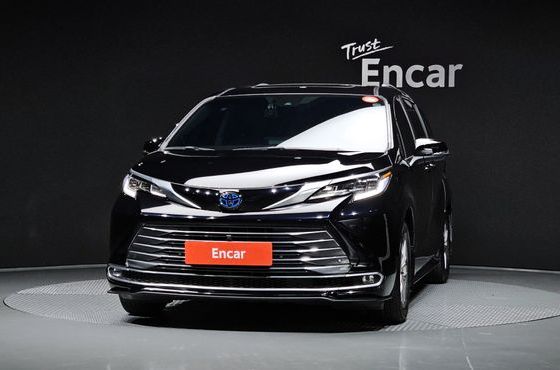 Toyota Sienna 2.5 Hybrid AWD — пробег 21 555 км — фото 3 из 5