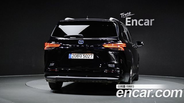 Toyota Sienna 2.5 Hybrid AWD — пробег 21 555 км — фото 4 из 5