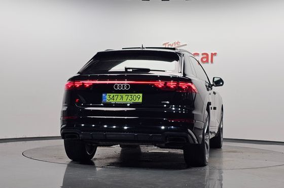 Audi Q8 55 TFSI Quattro Premium — пробег 28 305 км — фото 4 из 5