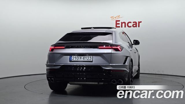 Lamborghini Urus из Кореи Encar