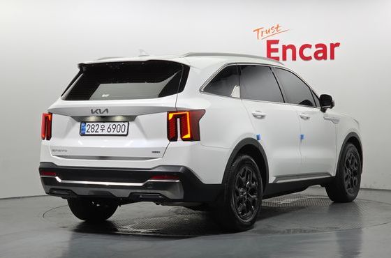 Kia Sorento HEV 1.6 4WD Signature — пробег 9 718 км — фото 2 из 5