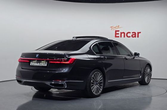 BMW 7-Series 740Li xDrive Design Pure Excellence — пробег 109 746 км — фото 2 из 5