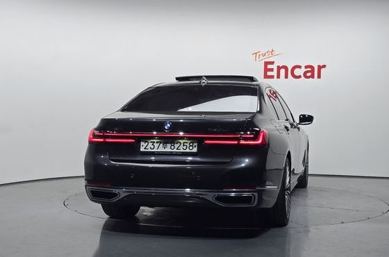BMW 7-Series 740Li xDrive Design Pure Excellence — пробег 109 746 км — фото 4 из 5