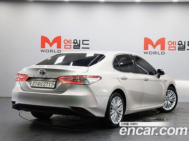 Toyota Camry 2.5 XLE Hybrid — пробег 112 134 км — фото 2 из 5