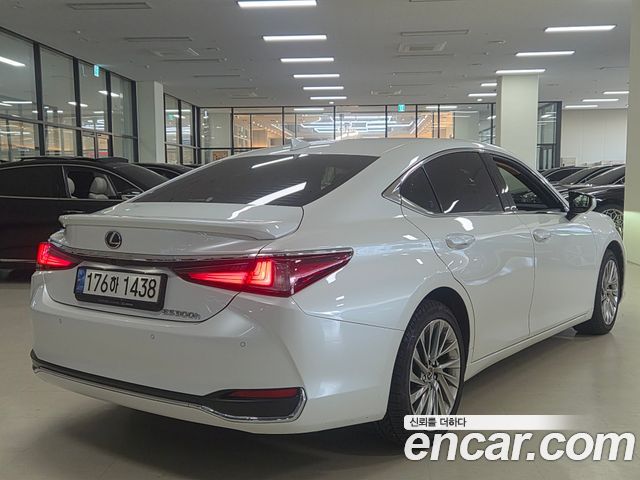 Lexus ES Executive — пробег 69 412 км — фото 4 из 5