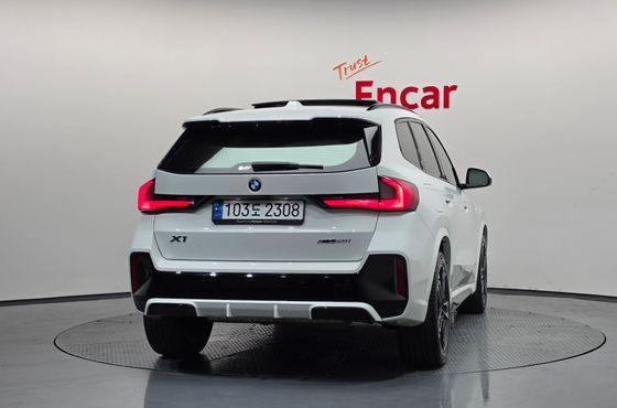 BMW X1 xDrive 20i M Sport — пробег 31 860 км — фото 4 из 5