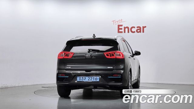 Kia Niro Prestige — пробег 29 284 км — фото 4 из 5