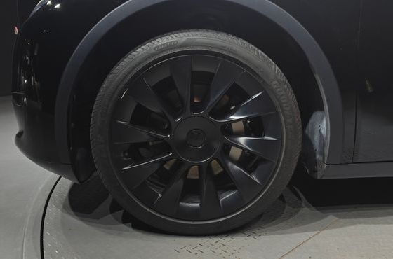 Tesla Model Y RWD — пробег 56 610 км — фото 5 из 5