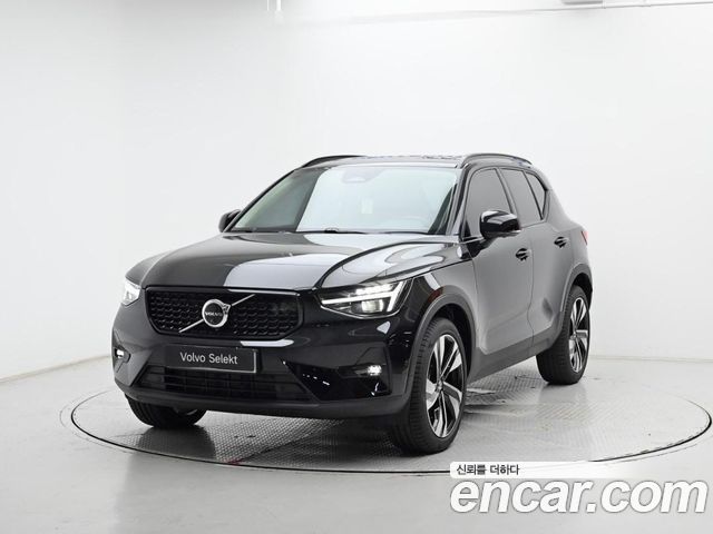 Volvo XC40 B4 Ultra Bright — пробег 271 км — фото 1 из 5