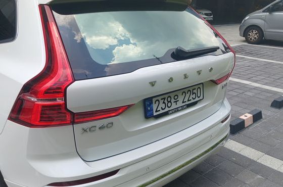 Volvo XC60 B5 Ultimate Bright — пробег 30 000 км — фото 2 из 5