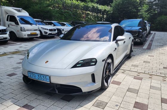 Porsche Taycan GTS — пробег 35 000 км — фото 1 из 5