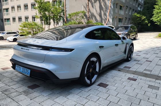 Porsche Taycan GTS — пробег 35 000 км — фото 2 из 5