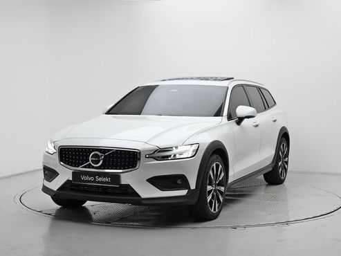 Volvo V60 B5 Ultra AWD — пробег 5 580 км — фото 1 из 5