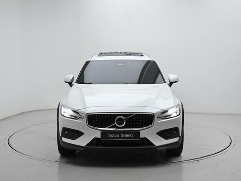 Volvo V60 B5 Ultra AWD — пробег 5 580 км — фото 3 из 5