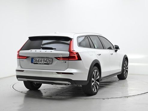 Volvo V60 B5 Ultra AWD — пробег 1 234 км — фото 2 из 5