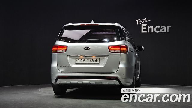 Kia Carnival из Кореи Encar