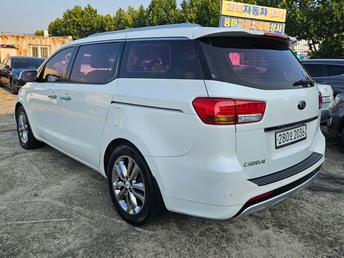 Kia Carnival 9-seater Prestige — пробег 135 240 км — фото 4 из 5