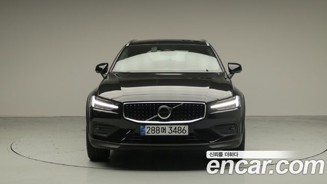 Volvo V60 B5 Ultra AWD — пробег 583 км — фото 2 из 5