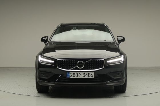 Volvo V60 B5 Ultra AWD — пробег 583 км — фото 2 из 5