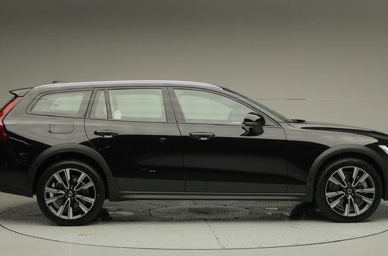 Volvo V60 B5 Ultra AWD — пробег 583 км — фото 3 из 5