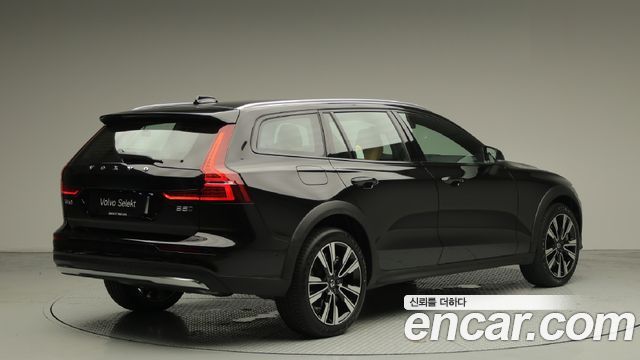 Volvo V60 B5 Ultra AWD — пробег 583 км — фото 4 из 5