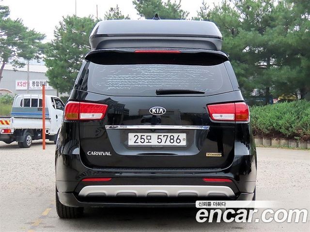 Kia Carnival 7-seater Hi-limousine VIP — пробег 137 319 км — фото 4 из 5