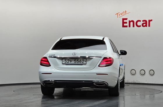 Mercedes-Benz E-Class E200 Avantgarde — пробег 81 409 км — фото 4 из 5