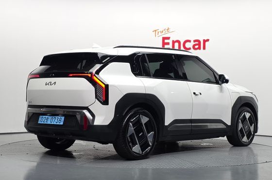Kia EV3 Long Range 2WD Earth — пробег 33 343 км — фото 2 из 5
