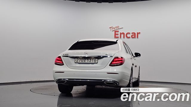 Mercedes-Benz E-Class E300 4MATIC Avnatgarde — пробег 66 251 км — фото 4 из 5