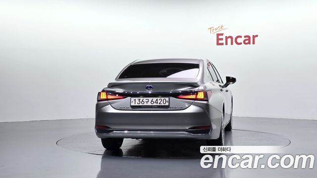 Lexus ES Luxury Plus — пробег 74 380 км — фото 4 из 5