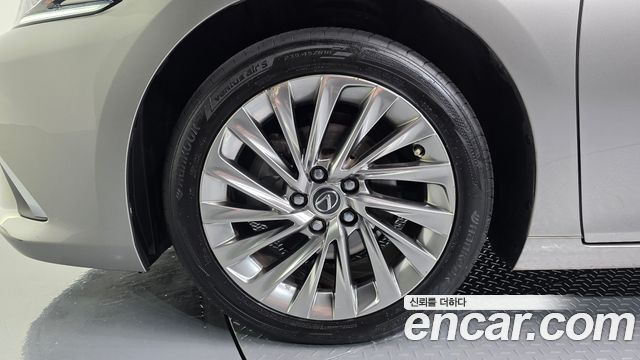 Lexus ES Luxury Plus — пробег 74 380 км — фото 5 из 5