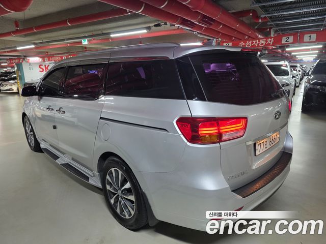 Kia Carnival 11-seater Noblesse — пробег 126 000 км — фото 2 из 5