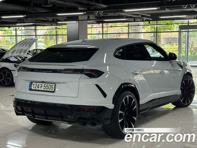 Lamborghini Urus из Кореи Encar