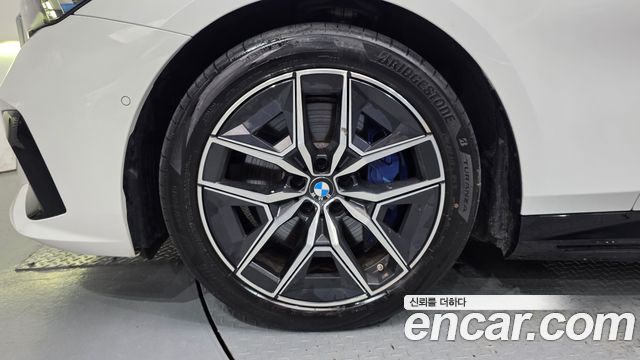 BMW i5 xDrive 40 M Sport — пробег 22 724 км — фото 5 из 5