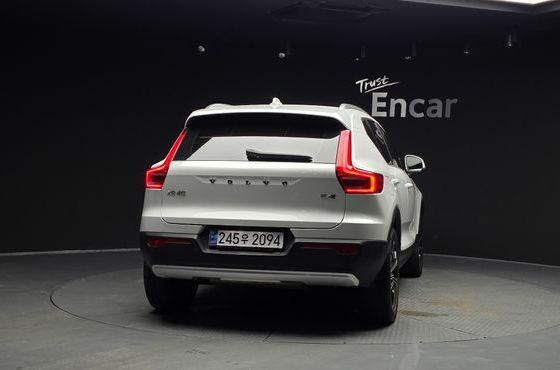 Volvo XC40 B4 Inscription — пробег 108 318 км — фото 4 из 5