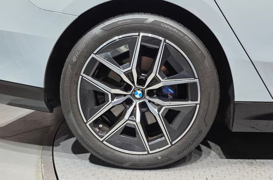 BMW 5-Series 520i M Sport — пробег 7 874 км — фото 5 из 5
