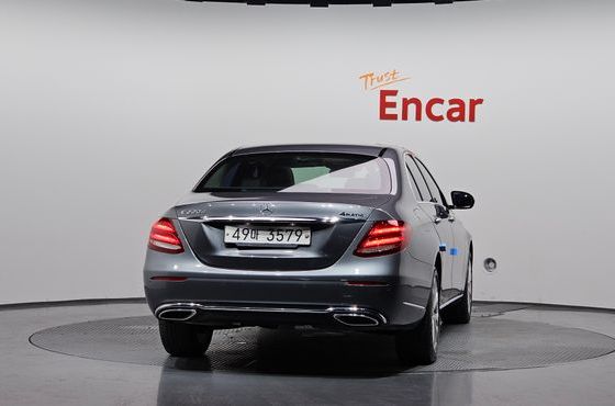 Mercedes-Benz E-Class E220d 4MATIC Exclusive — пробег 98 692 км — фото 4 из 5