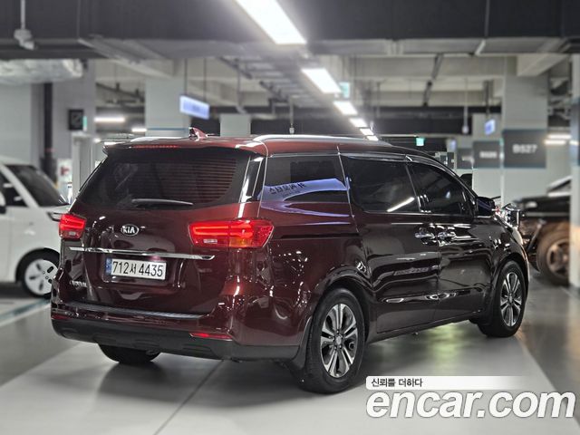 Kia Carnival 11-Seater Prestige — пробег 140 262 км — фото 2 из 5