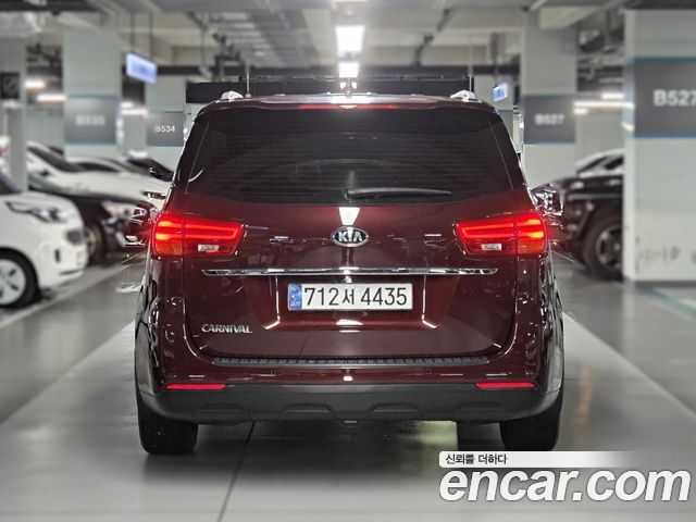 Kia Carnival 11-Seater Prestige — пробег 140 262 км — фото 4 из 5