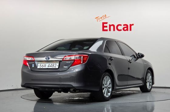 Toyota Camry Hybrid XLE — пробег 200 304 км — фото 2 из 5