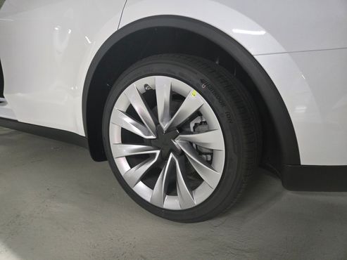 Tesla Model Y Long Range AWD — пробег 21 661 км — фото 5 из 5