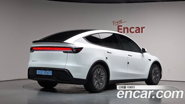 Tesla Model Y L Long Range AWD — пробег 2 239 км — фото 2 из 5