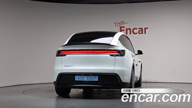 Tesla Model Y L Long Range AWD — пробег 2 239 км — фото 4 из 5