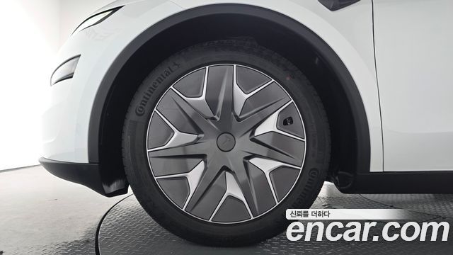 Tesla Model Y L Long Range AWD — пробег 2 239 км — фото 5 из 5