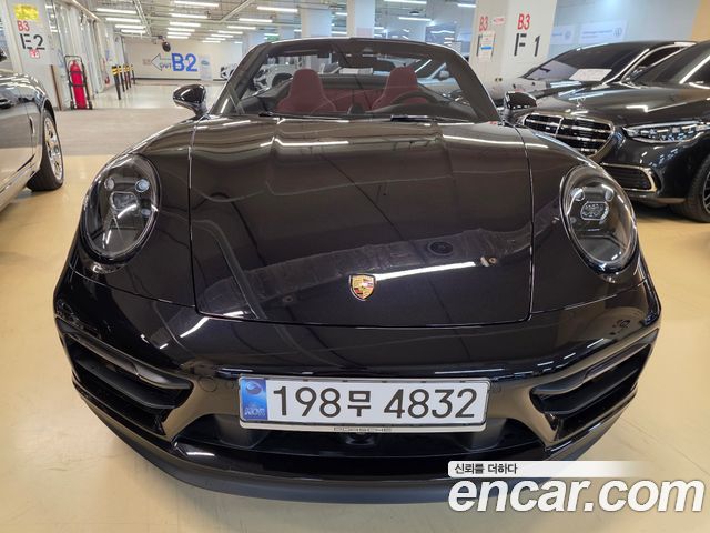 Porsche 911 Carrera 4 GTS Cabriolet — пробег 28 600 км — фото 4 из 5