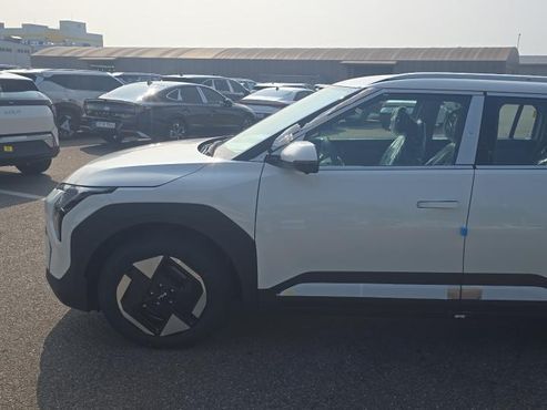 Kia EV3 Long Range 2WD Earth — пробег 4 км — фото 3 из 5