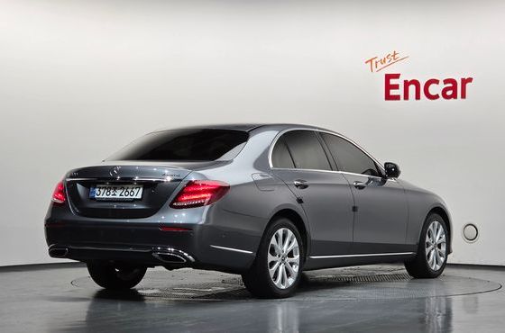 Mercedes-Benz E-Class E300 4MATIC Exclusive — пробег 125 348 км — фото 2 из 5