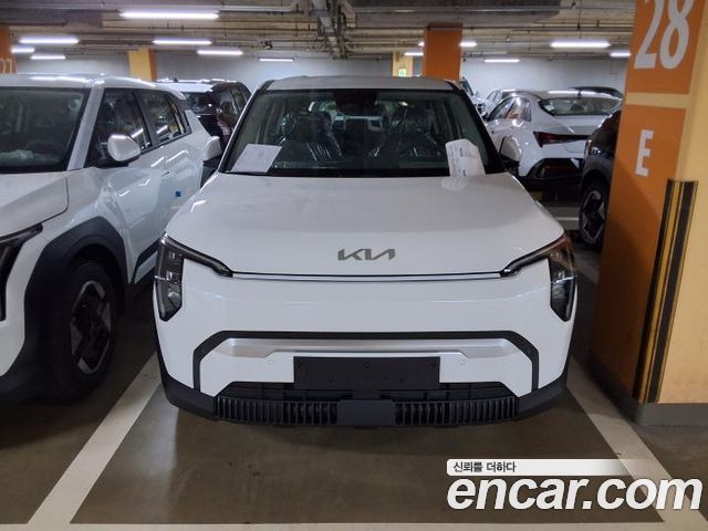 Kia EV3 Long Range 2WD AIr — пробег 5 км — фото 1 из 5