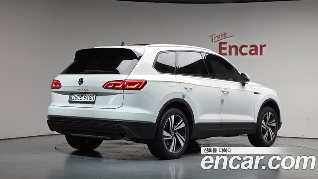 Volkswagen Touareg 3.0 TDI Premium — пробег 96 568 км — фото 2 из 5